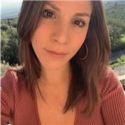 Laureata in lingue all’università di Catania , specializzata in inglese e spagnolo